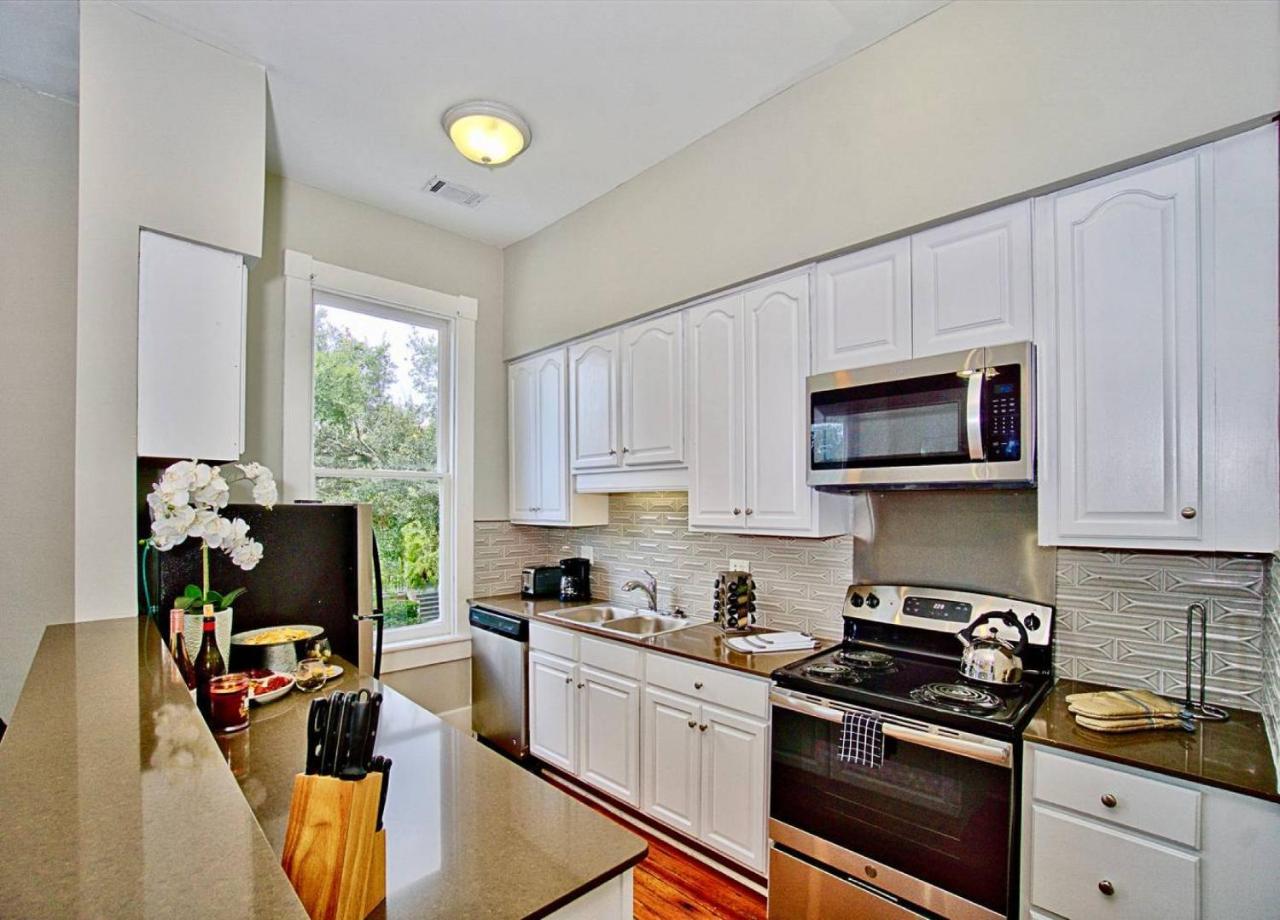 2 Bedroom Renovated Townhouse In Downtown Savannah Extérieur photo